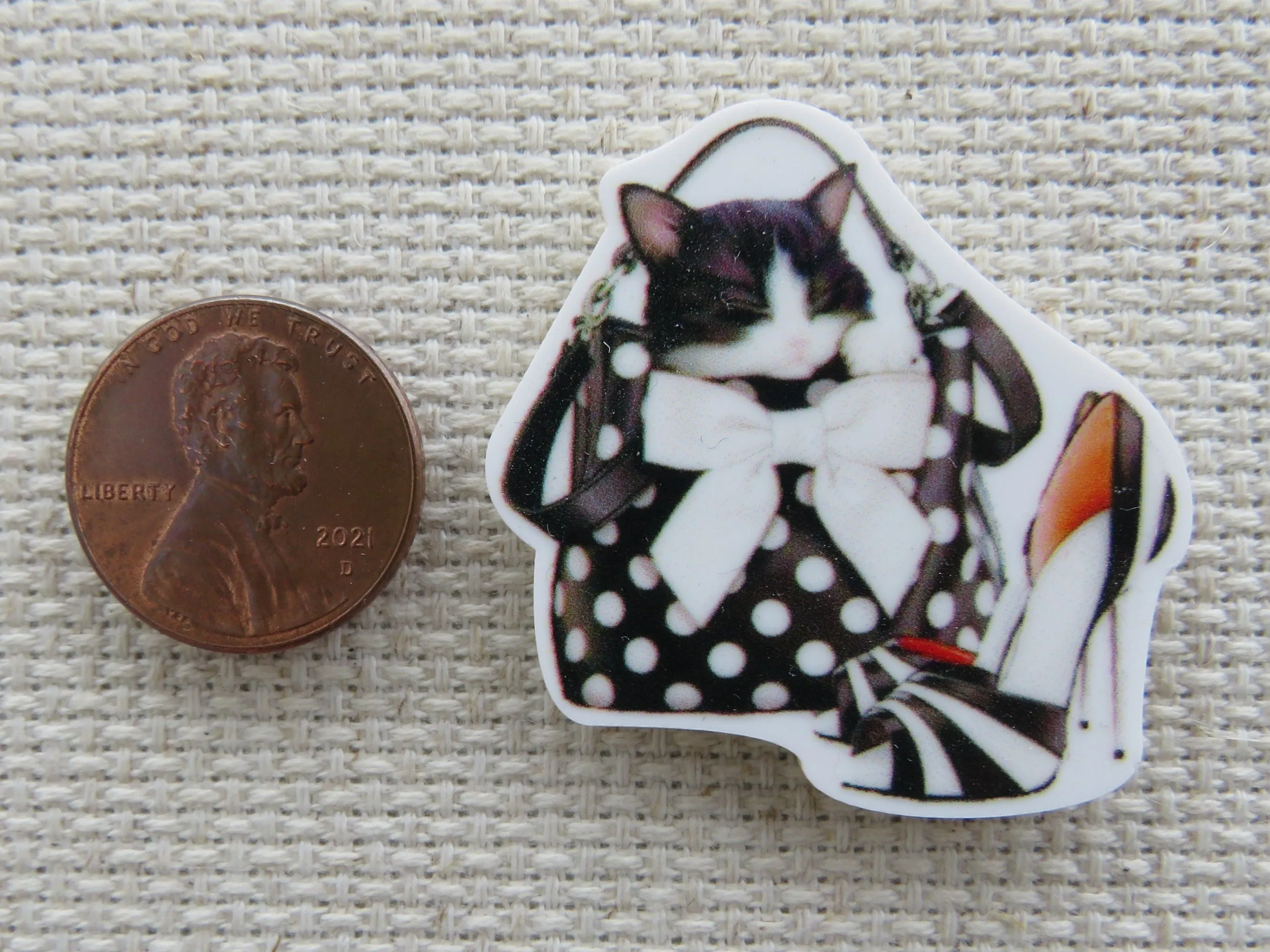 Black and White Kitty in a Purse with a Shoe Needle Minder, Cover Minder, Magnet LAST ONE!!